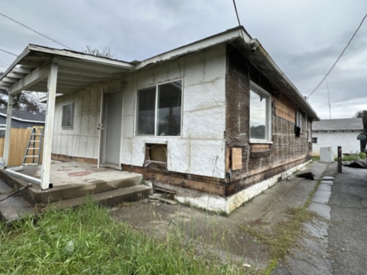 Exterior before demolition at Lowden Lane remodel
